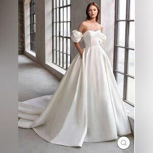 Badgley Mischka BRAND NEW “Frankie” Ballgown Wedding Dress. SIZE 10, Ivory color
